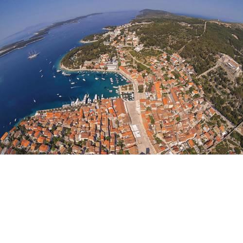 Four-Bedroom Apartment in Hvar