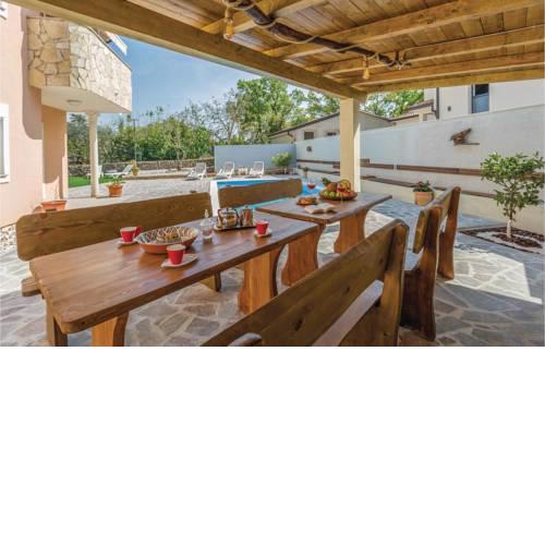 Four-Bedroom Apartment in Kaldanija