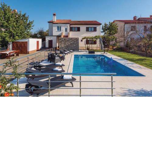Four-Bedroom Apartment in Labin