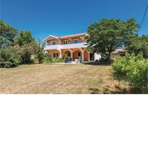 Four-Bedroom Apartment in Privlaka