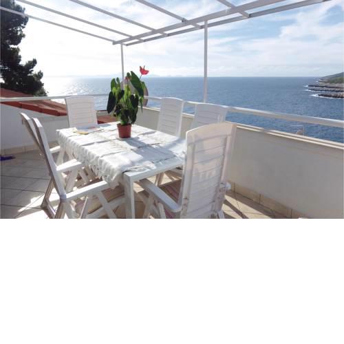 Four-Bedroom Apartment in Zavalatica