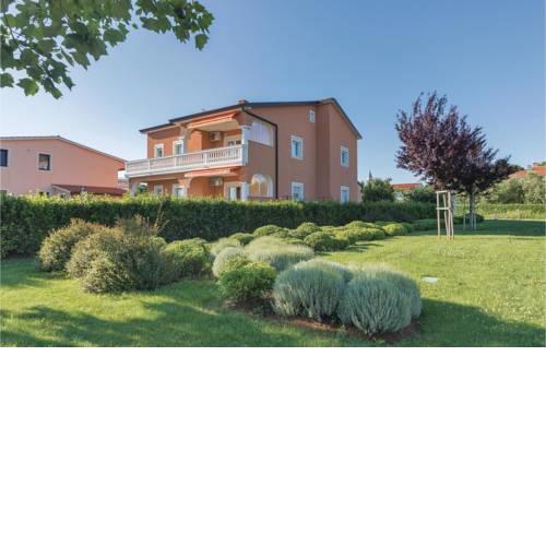 Four-Bedroom Apartment with Sea View in Vodnjan
