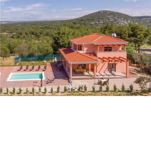 Four-Bedroom Holiday Home in Bilice