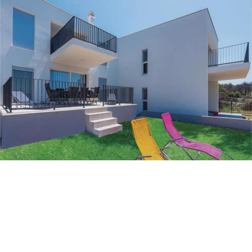 Four-Bedroom Holiday Home in Broderica