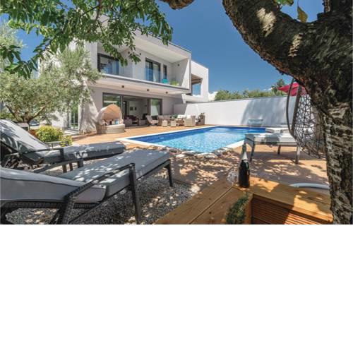 Four-Bedroom Holiday Home in Cervar