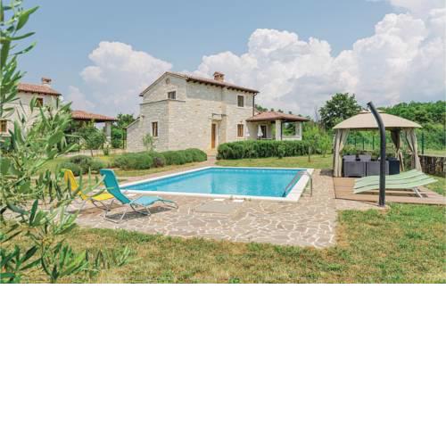 Four-Bedroom Holiday Home in Dubravci