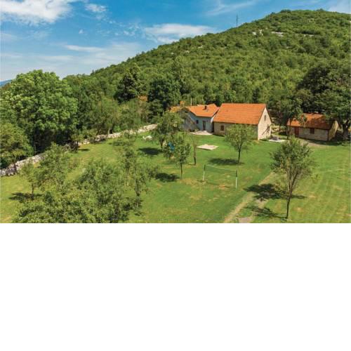 Four-Bedroom Holiday Home in Gracac