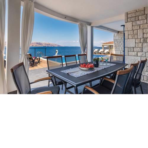 Four-Bedroom Holiday Home in Josinovac