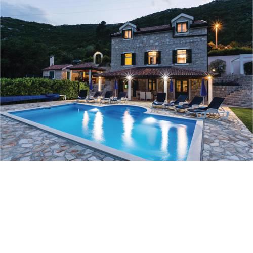 Four-Bedroom Holiday Home in Komin