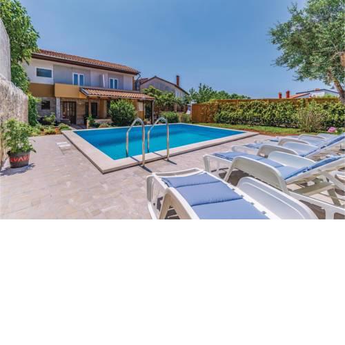 Four-Bedroom Holiday Home in Pavicini