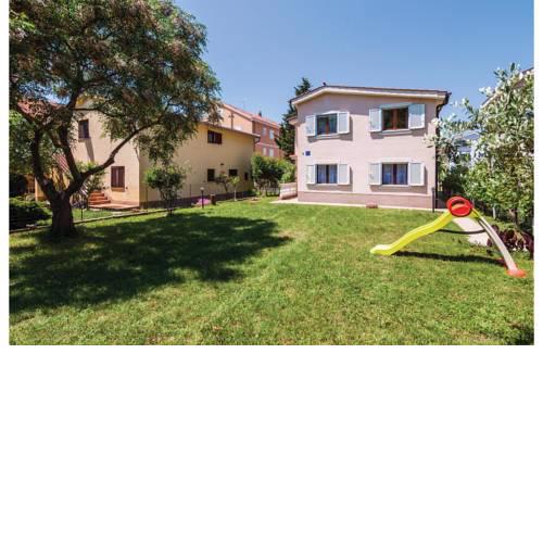 Four-Bedroom Holiday Home in Privlaka