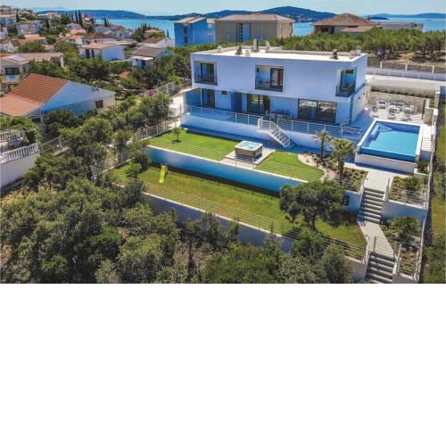 Four-Bedroom Holiday Home in Seget Vranjca
