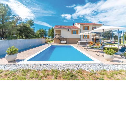 Four-Bedroom Holiday Home in Sikovo