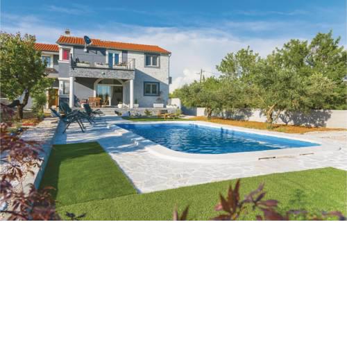 Four-Bedroom Holiday Home in Skradin-Dubavice