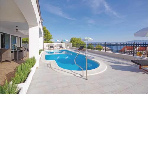 Four-Bedroom Holiday Home in Stomorska