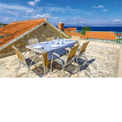 Four-Bedroom Holiday Home in Sutivan