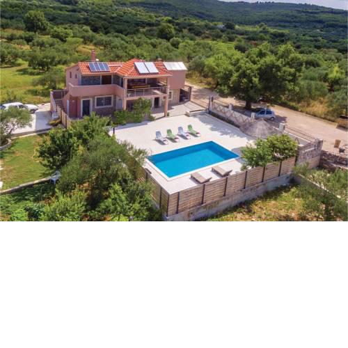 Four-Bedroom Holiday Home in Tribunj