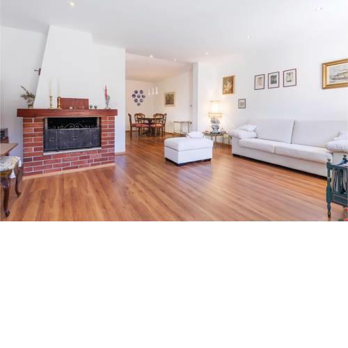 Four-Bedroom Holiday Home in Valbandon
