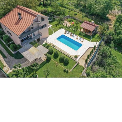 Four-Bedroom Holiday Home in Vinjani Gornji