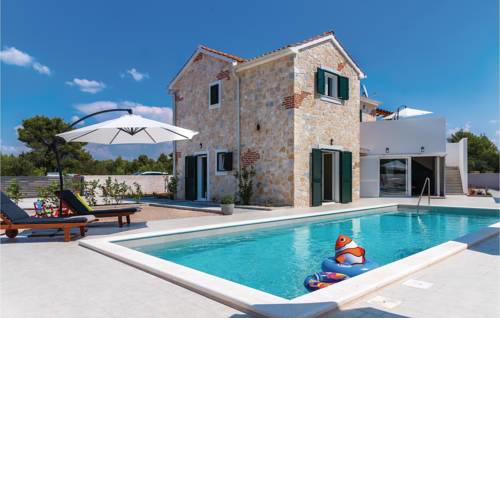 Four-Bedroom Holiday Home in Zaton