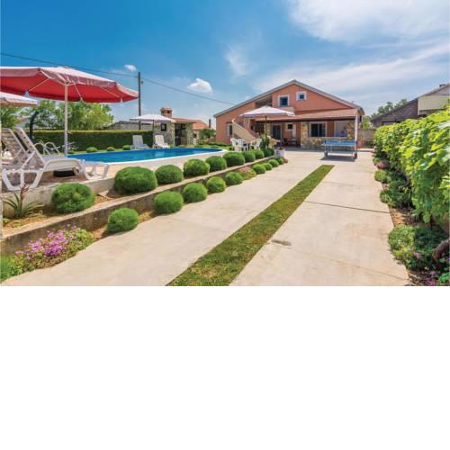 Four-Bedroom Holiday Home in Zemunik Donji