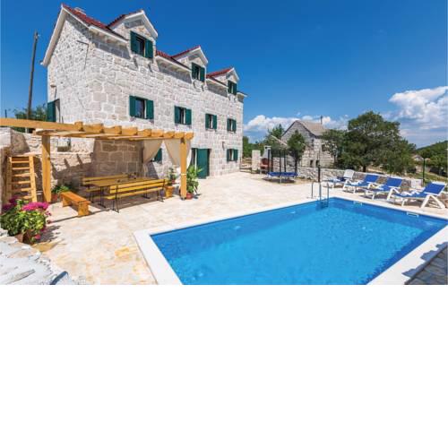 Four-Bedroom Holiday Home in Zmijavci