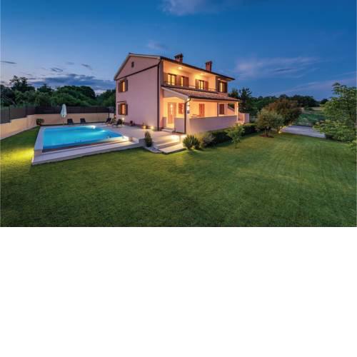 Four-Bedroom Holiday Home in Zminj