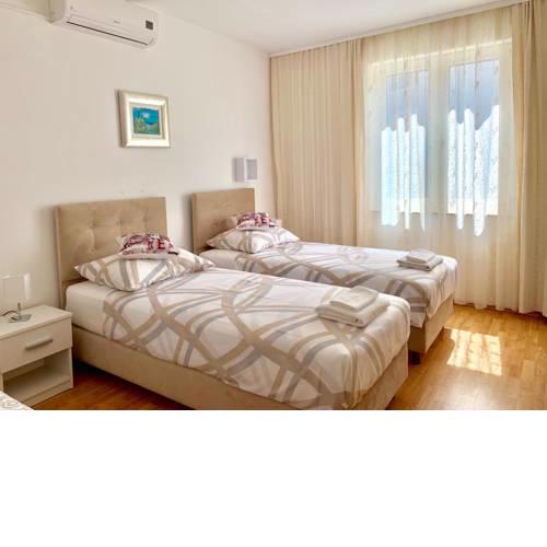 Garden Apartment Dina