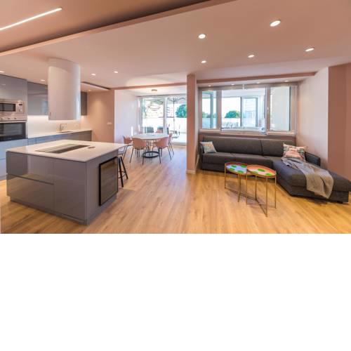 Glow luxury apartment with terrace and jacuzzi
