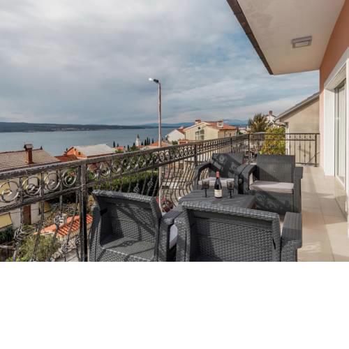 Gorgeous Apartment in Selce near Forest