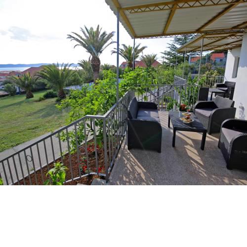 Gorgeous Holiday Home in Bibinje near Sea