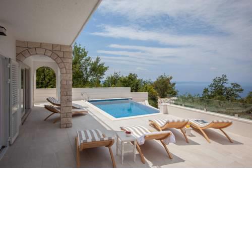 Gornji Tucepi Villa Sleeps 8 with Pool Air Con and WiFi
