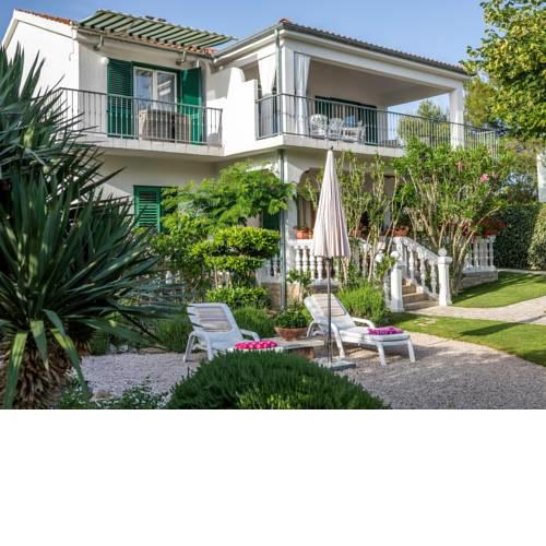 Spacious Apartment in Jadrija with Terrace