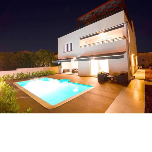 Grand Luxury Apartment with private swimming pool