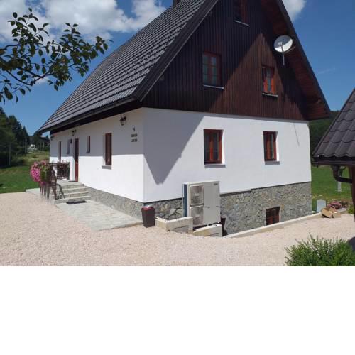 Green lakes house