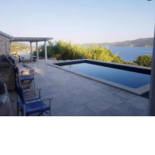 Green Marble Pool Historic Cottage