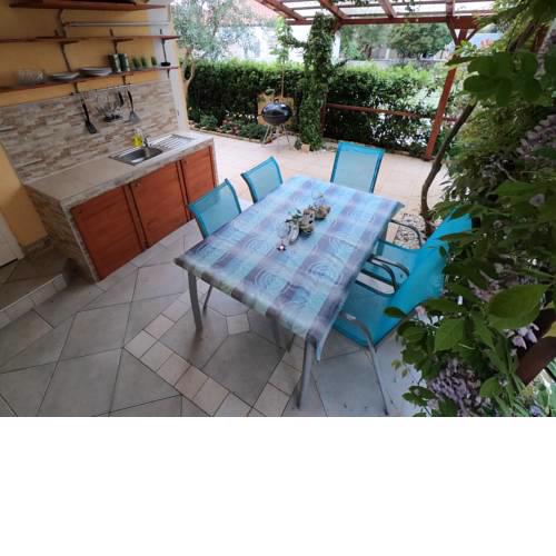 Green Olive Apartment