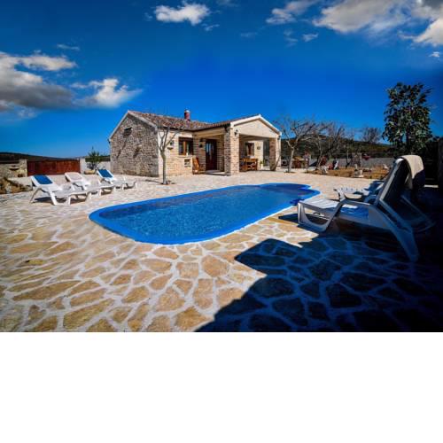 Haus-Anita-2-mit-Pool-fur-8-Personen