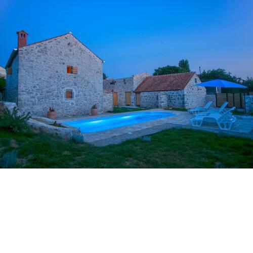 Heritage house with heated pool Vrime