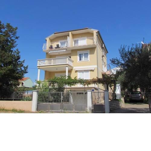 Holiday apartment in house Damir
