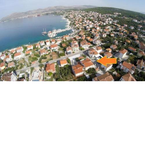 Holiday apartment in Okrug Gornji with balcony, air conditioning, W-LAN 5044-1