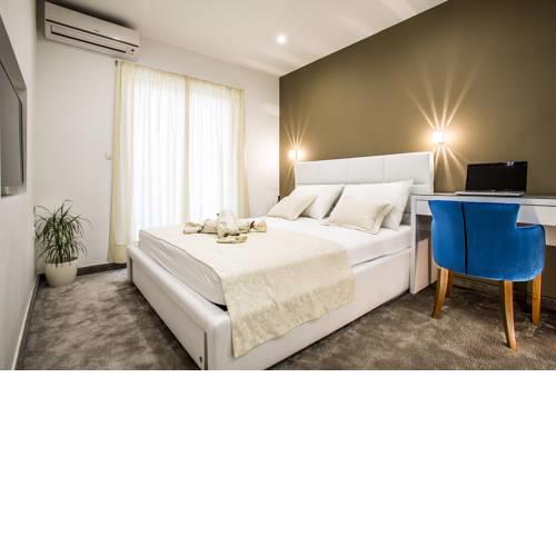 Holiday Apartments & Rooms