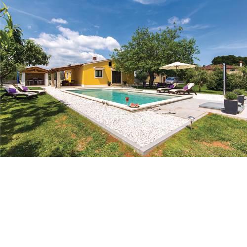 Holiday Home Barban with Fireplace I