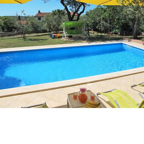 Holiday Home Duje & Mare (MDN184)