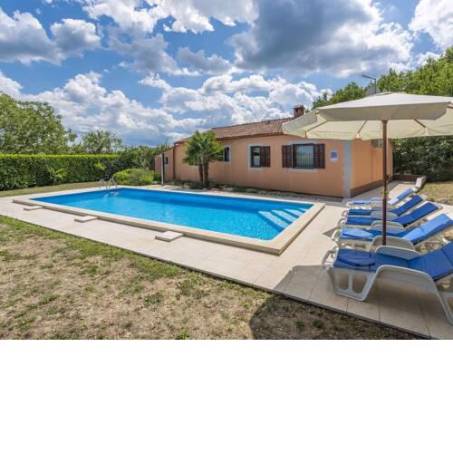 Holiday home Fragola with Outdoor Swimmingpool in Tinjan