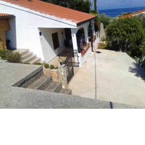 Holiday home Gdinj - 2