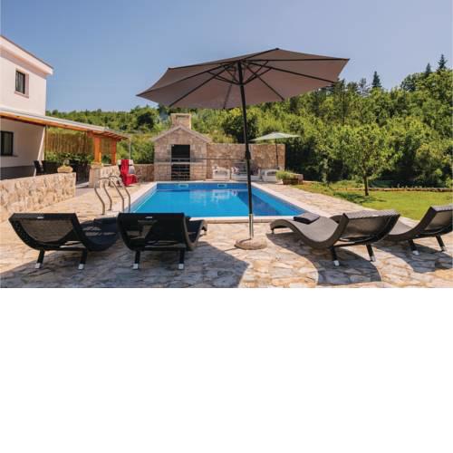 Holiday home Grubine 19 with Outdoor Swimmingpool