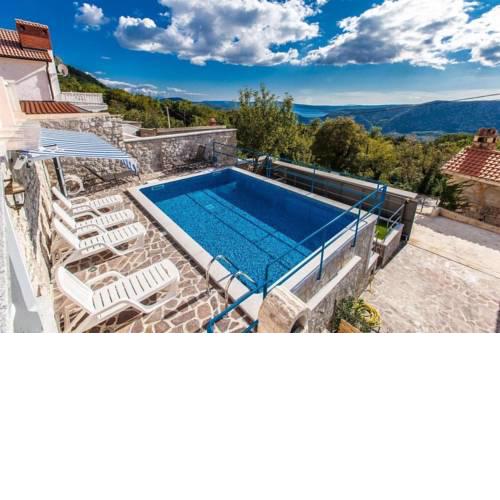 Holiday home in Baretici 39276