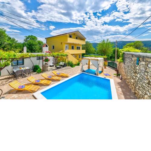 Holiday home in Drivenik 39098