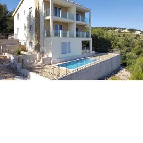 Holiday home in Mastrinka 30358